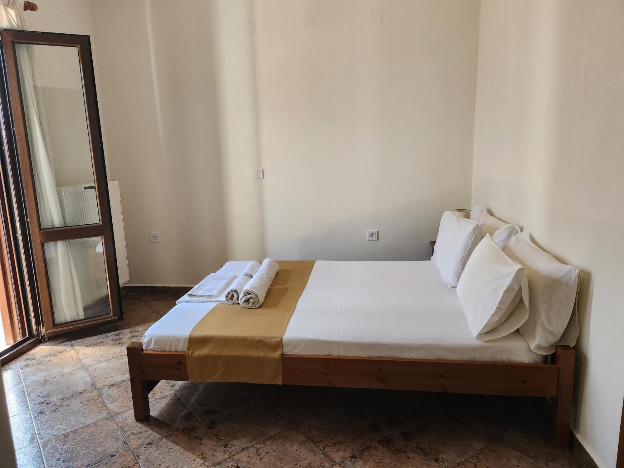 Theodorou Hotel Azolimnos Room photo
