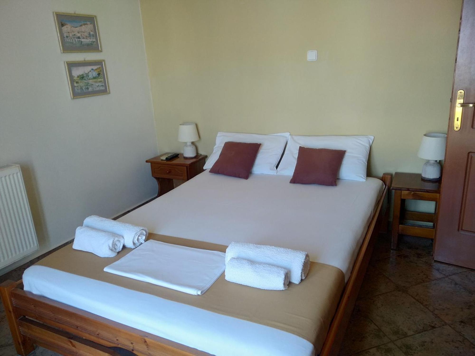 Theodorou Hotel Azolimnos Room photo
